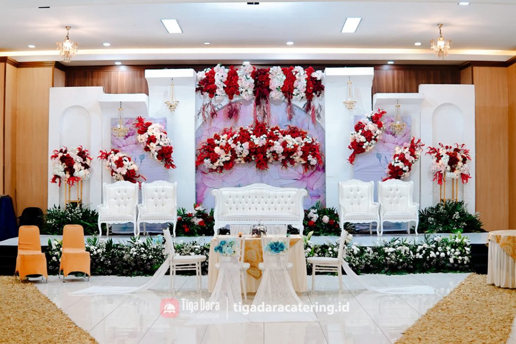 dekorasi pernikahan mewah di Pelni Wedding Hall